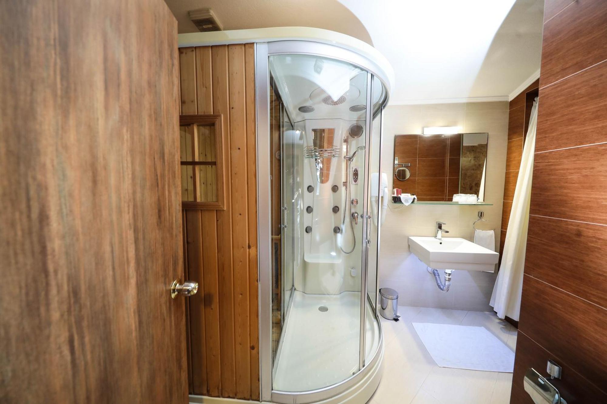 Hotel Carshia E Jupave Gjakova Екстер'єр фото