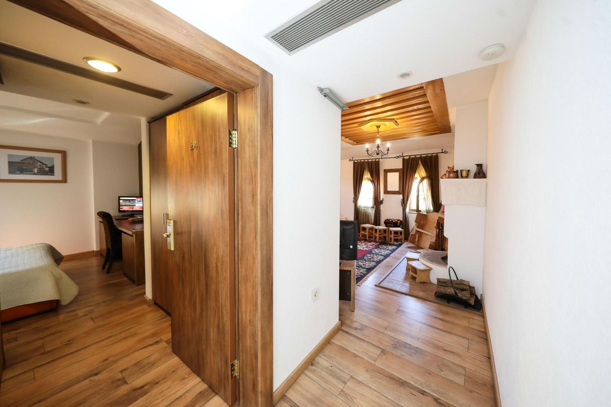 Hotel Carshia E Jupave Gjakova Екстер'єр фото