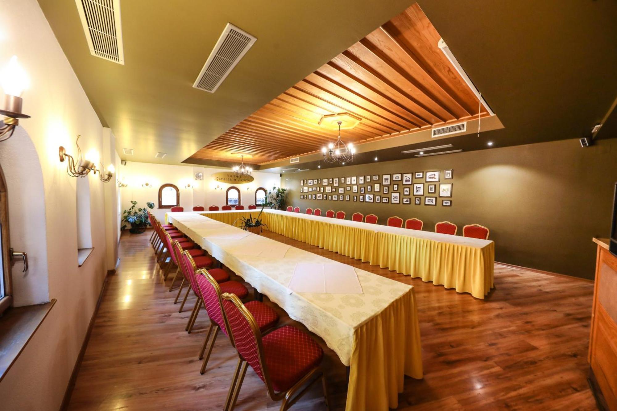 Hotel Carshia E Jupave Gjakova Екстер'єр фото