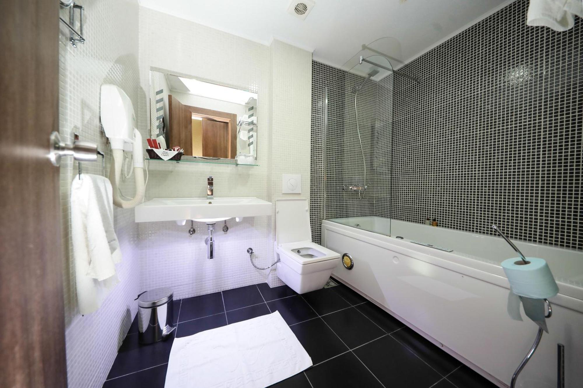 Hotel Carshia E Jupave Gjakova Екстер'єр фото