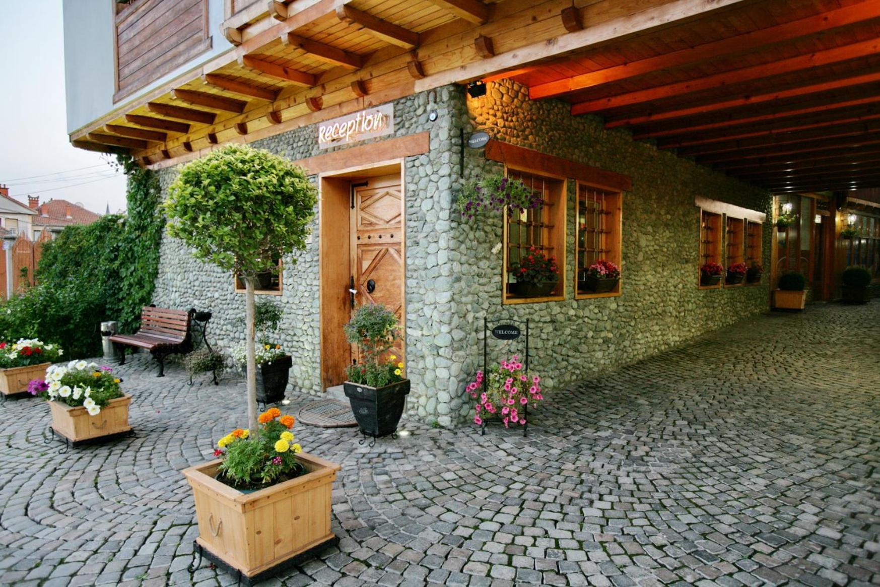 Hotel Carshia E Jupave Gjakova Екстер'єр фото