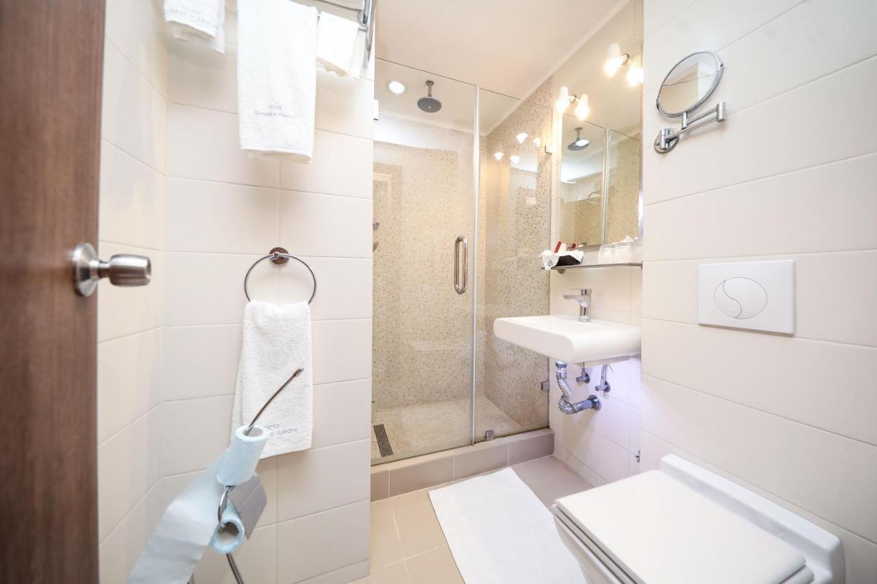 Hotel Carshia E Jupave Gjakova Екстер'єр фото